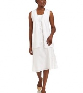 THE LOOKV-neckFront button closureSleevelessRibbed detailsFront patch pocketsRibbed hemTHE FITAbout 29 from shoulder to hemTHE MATERIAL56% linen/44% cottonCARE & ORIGINMachine washImportedModel shown is 5'9½ (176cm) wearing US size Small. 