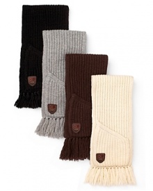 The all-essential knit scarf from UGG® Australia with classic fringe detailing and pockets for added warmth.