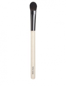 A gently tapered brush designed for quick and flawless application all over the lid. Made of synthetic hair. Made in USA.