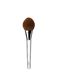 Unique, tapered, natural-bristle brush for flawless, even application of powder foundation. Anti-bacterial. 