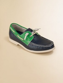 A preppy variation on the boat shoe theme in a fresh plaid fabric with leather lining and trim.Fabric upperLeather lacing at collar and across frontLeather liningPadded insoleEVA soleNike Air technologyImported