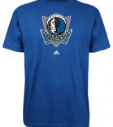 Sport your favorite team's winning spirit in this Dallas Mavericks NBA t-shirt from adidas.