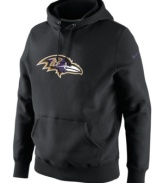 Shout out to your favorite NFL football team with this comfortable Baltimore Ravens hoodie from Nike.