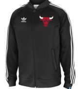 Feel like a pro in this replica Chicago Bulls warm-up jacket from adidas.