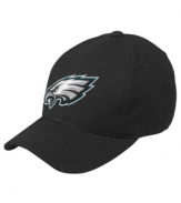 Top of your game-day gear with the added team spirit of this adjustable Philadelphia Eagles logo hat from Reebok.