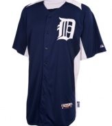 Hit it out of the park. Get into the swing of team spirit in this Detroit Tigers MLB jersey from Majestic.