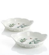 The whimsical butterflies and blooms of Butterfly Meadow dinnerware grace these mini au gratin dishes, an irresistible way to serve piping-hot sides or fruit crisps. With scalloped edges in white porcelain.