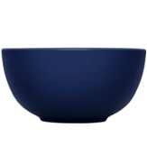 With a minimalist design and unparalleled durability, the Teema serving bowl makes preparing and serving meals a cinch. Featuring a sleek profile in glossy blue porcelain by Kaj Franck for Iittala.