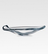 The sleek lines of this fine crystal design are similar to a sparkling splash of water. 12H X 13¾LHand washImported