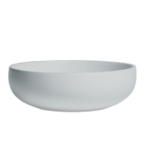 With a powdery matte finish and clean modern shape, the large Naturals serving bowl from designer Vera Wang brings minimalism to the table with chic style. In a serene shade of gray to complement any setting.