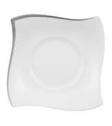 A minimalist idea: the wavy shape of this bread and butter plate will simply delight guests. Perfect for virtually every home decor with an elegant trim of platinum. Holds rolls, bread, dips and more.