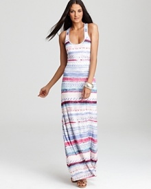 Exude fresh, California-girl cool in this Ella Moss maxi dress, emboldened by a bohemian-inspired print.