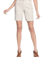 Karen Scott's crisp straight-leg shorts are wardrobe staples. Dress them up with a button-down shirt and wedges, or keep them casual with a tee and flats!