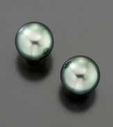 The new classic pearl studs in splendorous Tahitian cultured pearls (ranging from 9 to 10 mm) with 14K yellow gold posts. A new-and-improved update on the tradition. For pierced ears.