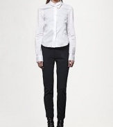 This cropped, slim-leg silhouette has a hint of stretch for an ultra-flattering fit.Back patch pockets 