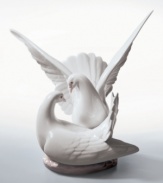 Two snowy doves make themselves at home in their love nest. Fine porcelain. 9.5 x 10.