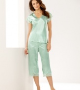 Sleek mint green. Morgan Taylor's Solid Bias pajamas set features a short-sleeve v-neck top with a comfy capri pant.