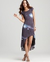 Infused with an intergalactic-inspired print, this Sauce dress flaunts a high/low hem for a dramatic finish.