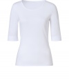 With a cool cut in soft organic cotton, Closeds elbow sleeve tee is a modern take on this must-have essential style - Scoop neckline, elbow-length sleeves - Slim fit - Wear with a boyfriend blazer, skinny jeans and booties