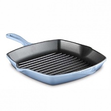 Enjoy the look and flavor of an outdoor grill right on your stovetop. This heavyweight cast iron grill pan features high ridges that drain fat and create classic grill marks. Two small pour spouts make it easy to siphon off liquids.