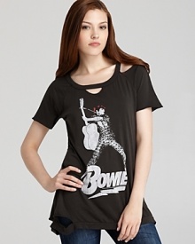 This CHASER tee channels glam-rock chic with a David Bowie graphic and artful deconstruction.