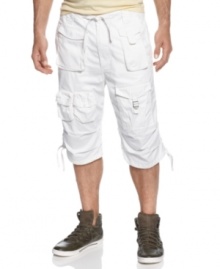 Go long. These cargo shorts from Sean John get a few extra inches for truly streetwise styling.