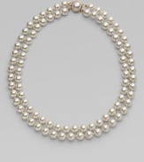 Double the elegance on two rows of white organic round pearls and clasped with an exquisite mabe pearl. 10mm white round pearls 18k gold vermeil Length, about 18 Mabe pearl clasp Made in Spain 