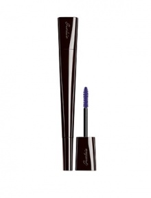 This season, the iconic 2 Le Mascara embraces summer with an elegant blue shade that will open up the eyes and give lashes bold length, curl and definition. The outer packaging reveals a chocolate lacquer finish for a unique and stylish touch.