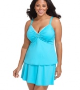 Whipstitching gives Coco Reef's plus size tankini top a unique look for plenty of fun in the sun! Bra sizing allows you to find a fabulous fit, too.