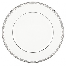 Elegant and traditional, this fine china, featuring graceful platinum scalloping, calls to mind the perfectly iced wedding cake.