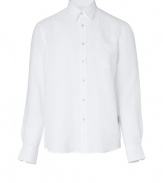 With its clean look and lightweight linen, Vilebrequins button-down is an effortless cool choice - and a must for your next warm weather getaway - Classic collar, long sleeves, buttoned cuffs, button-down front, shirttail hemline - Relaxed slim fit - Wear with swim trunks, or linen pants and sandals