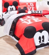 An iconic figure throughout the years, Mickey Mouse is beloved by all. Drift off to a magical sleep with this adorable quilt set from Disney, featuring a classic color palette and the one and only Mickey Mouse front and center.