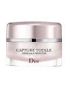 Capture Totale Multi-Perfection Crème delivers immediate and lasting comfort to the skin with each application and corrects all signs of aging. The nourishing power is boosted by the action of targeted ingredients that protect the stem cells. As a result, the skin is smoother, firmer, more even and more luminous.