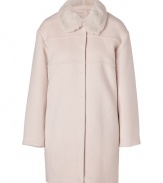 Inject a pristine note into your luxe outerwear essentials with Tara Jarmons soft beige wool-alpaca coat, detailed with a removable mink collar for an ultra glamorous finish - Rounded collar, long sleeves, seamed yolk, hidden front closures - Easy straight silhouette - Pair with everything from jeans and boots to tailored cocktail sheaths and clutches