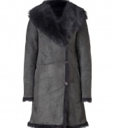 Exquisitely tinted in an elegant shade of anthracite, Paul & Joes luxurious shearling coat counts as a must-have investment, guaranteed to add a sophisticated edge to your outfit - Round collar, long sleeves, hooked button closures, side slit pockets, patchworked seaming, tonal fur interior and trim throughout - The perfect weight for transitioning through the seasons in chic style