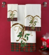 Delight and dazzle this season with the Lenox Holiday Nouveau fingertip towel, featuring a traditional holiday plaid and holly embellished with glittery gold accents.