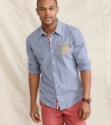 With this slim-fit shirt from Tommy Hilfiger in your wardrobe you'll have your casual seaside look will be a breeze.