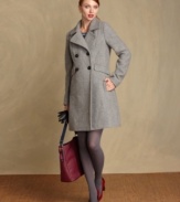 Fall into chilly days in Tommy Hilfiger's tailored coat, rendered in a cozy wool blend sure to keep you warm.