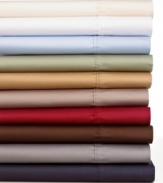 Featuring pure cotton sateen and a smooth 300 thread count, Dunham sheeting continues the Lauren Ralph Lauren Home tradition of classic style with a palette of bold hues. The pillowcases and flat sheet boast pleat detailing along the cuff.