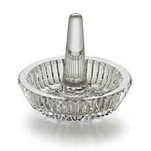 A delicate way to safeguard a treasured symbol of love, the Lismore Round Ring Holder adds style and sophistication to any vanity, dresser, even kitchen counter. The perfect place to keep wedding rings when not worn. The round base allows for additional jewelry storage.