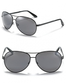 Chic aviators with polarized lenses, an iconic look from Tom Ford.