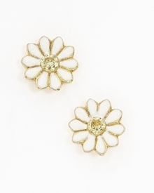 14 kt. yellow gold-plated brass. Gift box. White enamel daisy stud earrings with yellow crystal centers. For pierced ears. Gift box.