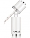 Combines anti-aging, anti-pigmentation and luminescence with pearlescent pigments to inhibit melanin production, detoxify and beautify. The skin surrounding the eye becomes brighter and more even-toned with improved firmness. This light-infused eye serum is a high-performing antidote to under-eye darkness and discoloration.