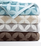 Indulge yourself in the ultra-soft finish of this Kassatex bath towel, featuring jacquard woven ringspun cotton and a stylish mosaic tile pattern. Comes in four chic hues.