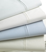 Experience the luxury of Martha Stewart Collection with this sheet set, featuring sumptuous 600-thread count Egyptian cotton sateen for an ultra-soft hand. Comes in four muted tones to coordinate with any Martha Stewart Collection quilt or bedding collection.