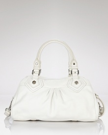 Do the white thing with MARC BY MARC JACOBS' starkly hued leather satchel. In a most-wanted shape, shoulder this style as an enviable alternative to the staid black bag.