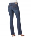 Levi's presents stylish and slimming straight leg petite jeans that contour to your waist to prevent gapping. (Clearance)