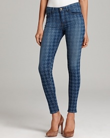 These Hudson skinny jeans are decorated with a faded houndstooth print for a sophisticated take on quintessential denim.