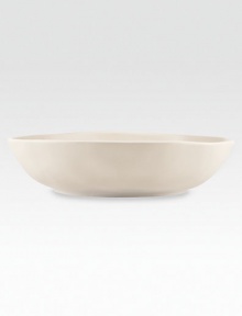 Yet another easy, elegant collection from Donna Karan, now designed for your home in organically shaped, matte-glazed stoneware. From the Casual Luxe CollectionStoneware13.5 diam.109 oz.Dishwasher- and microwave-safeImported