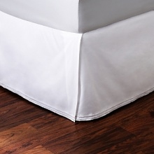 Hudson Park's Italian Percale Collection is a simple and elegant cotton percale with double rows of satin stitching.